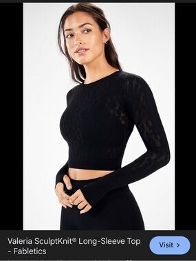 Fabletics Valeria SculptKnit Long-Sleeve Crop Top in Black